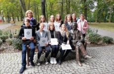 Odsłonięcie ławeczki poety Wincentego Różańskiego