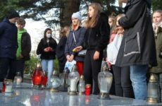 Więcej o: Wolontariusze na grobach bohaterów